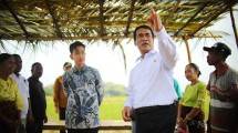 Menteri Pertanian (Mentan) Andi Amran Sulaiman mendampingi Wakil Presiden Gibran Rakabuming dalam kunjungan kerja di Desa Kolisia, Kecamatan Magepanda, Kabupaten Sikka, Nusa Tenggara Timur