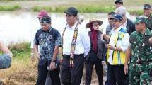 Menteri Pertanian (Mentan) Andi Amran Sulaiman saat meninjau lahan pertanian di Desa Sajau Hilir, Tanjung Palas Timur, Kabupaten Bulungan.