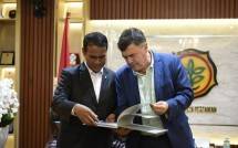 Menteri Pertanian RI, Andi Amran Sulaiman, dan Menteri Pertanian Chile, Esteban Valenzuela Van Treek