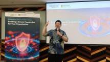 Davit Wijaya Kosim, Cloud Section Head PT Multipolar Technology Tbk, ketika menjelaskan tentang pentingnya penerapan strategi Zero Trust kepada peserta seminar &ldquo;Establishing Zero Trust Foundation: Building a Secure Foundation for Your Organization&rdquo; yang diselenggarakan oleh perusahaannya di kantor Microsoft Indonesia, Jakarta, belum lama ini.