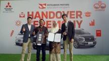 Simbolis penyerahan unit kendaraan Mitsubishi Motor untuk 10 SMK di Indonesia