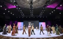 Caption: Perayaan Pembuka Indonesia Fashion Week 2025