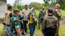 Kapuslatan sekaligus PJ Swasembada Pangan Kaltara, Inneke Kusumawaty dalam acara syukuran panen di Desa Teras Baru, Bulungan, Kaltara