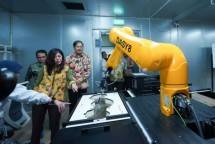 Menteri Komunikasi dan Digital Meutya Hafid usai menyaksikan penandatanganan kerja sama antara Komdigi dan BSN pada Rabu (4/6/2025) menyatakan kerja sama ini menjadi titik krusial dari perjalanan menuju kedaulatan teknologi Indonesia. Foto: Dok Kemkomdigi