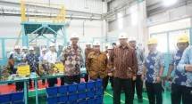 Menperin berkunjung ke pabrik Komatsu (foto humas) 