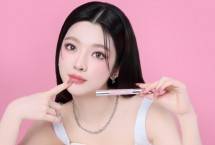 barenbliss luncurkan produk perawatan bibir Star-Glazing Steel Lipcerin .