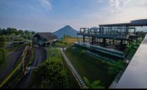 Sentul City, sebuah kawasan terpadu "kota pegunungan" yang menawarkan destinasi wisata hijau dan beragam wisata kuliner.