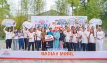 Dari Tutup Botol ke Mobil Listrik, Ibu Leni di Bogor Menang Hadiah Utama dari AQUVIVA