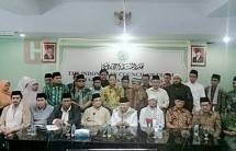 Ketua MUI Kiai Ma'ruf Amin bersama Ulama menggelar konfrensi Pers aksi bela palestina 1712 (foto hidayatulah) 