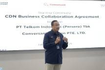 Direktur Network Telkom Nanang Hendarno saat memberikan Perayaan pada acara penandatanganan perjanjian kerja sama penyediaan layanan Content Delivery Network as a Service (CDN as a Service/CaaS) di Indonesia antara Telkom dan Conversant di Telkom Landmark Tower, Jakarta, pada senin (23/6).