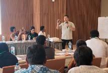 foto: Kegiatan pembelajaran di kelas yang disampaikan langsung oleh praktisi kebun dari Akademi Komunitas Perkebunan Yogyakarta (AKPY), dalam pelatihan petani sawit program pengembangan SDM PKS 2025, di Makassar.(dok/AKPY)