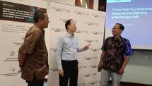 Department Head Presales Multipolar Technology Lindra Heryadi, Director Enterprise Application Services Business Multipolar Technology Jip Ivan Sutanto, dan Senior Vice President Multipolar Technology Achmad Fakhrudin, sedang berbincang di sela-sela seminar _&ldquo;Future-Proof Your Enterprise: Modernize with IBM Power & Red Hat OpenShift&rdquo;_ yang diselenggarakan oleh perusahaan mereka di Le Meridien Hotel, Jakarta, belum lama ini.
