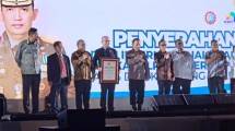 Konfederasi Serikat Buruh International (ITUC) memberikan penghargaan kepada Kapolri Jenderal Listyo Sigit Prabowo.