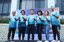 kiri ke kanan:Gunawan Prayogo, Direktur & Chief Distribution Officer (CDO) BCA Life. Sukawati Lubis, Direktur Kepatuhan BCA Life. Frengky Chandra Kusuma, Direktur BCA.Eva Agrayani, Presiden Direktur & Chief Executive Officer (CEO) BCA Life. Sheila Jamila Natadiningrat, Chief Financial Officer (CFO) BCA Life. Yannes Chandra, Direktur & Chief Operation Officer (COO) BCA Life 