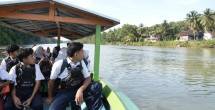 Disaster Management Center (DMC) mendonasikan bantuan dua perahu mesin bagi Sekolah Dasar Negeri Ciloma, Desa Cibitung, Kecamatan Ciloma, Kabupaten Sukabumi, Provinsi Jawa Barat pada Kamis (17/07/2025).