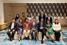 Wakil Direktur Utama PT Bank Syariah Indonesia Tbk (BSI) Bob T. Ananta (depan: kiri ketiga) saat hadir pada pertemuan terbatas dan strategis bersama United Nations Framework Convention on Climate Change (UNFCCC) atau UN Climate Change yang berlangsung di Pullman Hotel Jakarta, 25 Juli 2025 