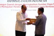 Ketua Umum Kadin, Rosan P. Roeslani bersama Wapres Jusuf Kalla (Foto: Humas)