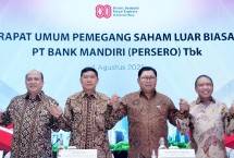 Dirut lama saat mengikuti RUPSLB Bank Mandiri