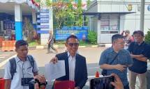 Keterangan Foto: puluhan karyawan dan member didampingi kuasa hukum usai melakukan pelaporan dugaan penipuan dan penggelapan dana yang dilakukan pihak manajemen Gold's Gym ke Polda Metrojaya, Rabu (6/8).