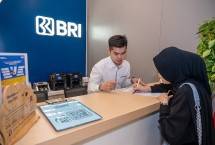 BRI memberikan pelayanan ke Nasabah
