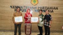 Menteri Amran Hadiahkan Kado Istimewa untuk P4S Lembah Suhita & Djoyo Tani Sebagai P4S Teladan Nasional