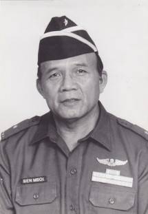 Aloysius Benedictus Mboi (22 Mei 1935 &ndash; 23 Juni 2015)[1] adalah Gubernur NTT (Nusa Tenggara Timur) untuk periode 1978-1988. Ia menjadi Gubernur NTT menggantikan El Tari. Dokter lulusan Universitas Indonesia ini mengawali karier di dua bidang, bidang kesehatan dan militer yang dijalani dalam waktu yang bersamaan. Ia tercatat pernah ikut dalam Operasi Naga bagian dari Operasi Trikora.