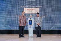 Prudential Syariah saat menerima penghargaan