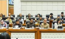 Menteri Perindustrian, Agus Gumiwang Kartasasmita dalam Rapat Kerja bersama Komisi VII DPR RI di Jakarta Rabu, (3/9). 
