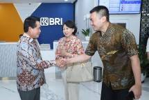 Peringati Hari Pelanggan Nasional, Direksi BRI Sapa Langsung Nasabah di Beberapa Daerah