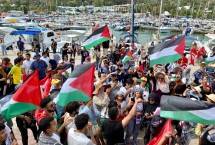 Caption: konvoi kapal-kapal Global Sumud Flotilla yang berlayar dari Spanyol dan Italia telah memasuki perairan Tunisia. Kedatangan armada kemanusiaan ini disambut hangat oleh warga Tunisia dan para peserta dari 44 negara di Pelabuhan Sidi Bou Said.