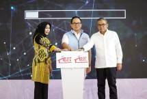 Wakil Menteri BUMN RI Kartiko Wirjoatmodjo, (tengah) Wakil Direktur Utama BRI Agus Noorsanto(kanan) Direktur Commercial Banking BRI Alexander Dippo Paris (kiri)