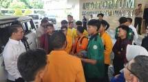 Mentan Andi Amran Sulaiman saat mendengarkan aspirasi sejumlah mahasiswa di kantor Kementan