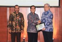 Kemenperin Serahkan Sertifikat OVNI Untuk Empat Kawasan Industri dan Delapan Perusahaan Industri