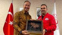 Menteri Perindustrian Republik Indonesia, Agus Gumiwang Kartasasmita, dengan Menteri Perindustrian dan Teknologi Turki, Mehmet Fatih Kacir, di sela ajang 12th Annual Teknofest Aerospace and Technology Festival di Istanbul