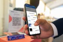 Nasabah membayar dengan aplikasi BRImo