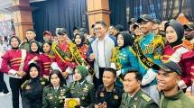 Wamentan Sudaryono dalam Jambore Penyuluh Pertanian Nasional dan Petani Milenial 2025 di Gresik