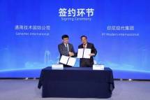 Mr. Kang Hubei, Chairman Genertec International (kiri) dan Sungkono Honoris, Presiden Direktur PT Modern Internasional Tbk (kanan)
