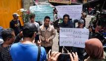 Demo warga terkait wisata puncak