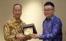 Menperin Agus Gumiwang Kartasasmita bersama perwakilan jajaran Chery 