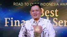 CEO DIDIMAX, Yadi Supriyadi menerima &ldquo;Forex Education Excellence Award&rdquo; dari CNBC Indonesia.