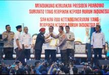 Apel Akbar Kebangsaan Buruh Indonesia yang berlangsung di Lapangan Botanical Jababeka, Bekasi, pada Rabu (15/10/2025).