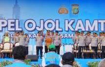 Kapolri Jenderal Listyo Sigit Prabowo saat menghadiri kegiatan Apel Ojol Kamtibmas yang berlangsung di kawasan Monas, Jakarta Pusat, Senin (20/10/2025)