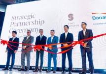 Seremoni Pemotongan Pita oleh Manajemen PT Bank Danamon Indonesia Tbk, PT Central Sudirman Development, dan PT Mitsubishi Estate Indonesia pada Peresmian Peluncuran Two Sudirman Private Residences, Sabtu, 18 Oktober 2025 bertempat di Two Sudirman Marketing Gallery, Jakarta.