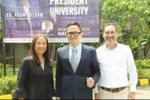 Keterangan Foto: Rektor President University bersama perwakilan Roblox