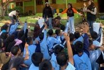 Dompet Dhuafa Yogyakarta menggelar kegiatan edukatif bertajuk &ldquo;Ember Ajaib Penyelamat Bumi: Serunya Bikin Pupuk Sendiri dengan Ember Tumpuk&rdquo; mengenalkan cara sederhana mengolah sampah organik menjadi pupuk alami, di SD Negeri Depok, Kecamatan Panjatan, Kulon Progo dengan diikuti sebanyak 52 siswa kelas pada Senin, 27 Oktober 2025.