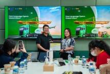 Suasana kegiatan sharing session J&amp;T Cargo bersama mahasiswa yang membahas peluang karier global di industri logistik.