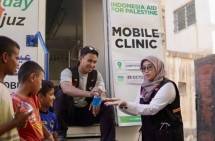 Dompet Dhuafa kembali menebarkan kepedulian kepada para pengungsi Gaza dengan menghadirkan program kesehatan lewat ayanan mobil clinic.