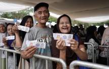 Bank Mandiri, bank bersandi saham BMRI ini melaksanakan empat program Tanggung Jawab Sosial dan Lingkungan (TJSL) secara nasional yakni Pasar Murah Mandiri, Mandiri Bakti Kesehatan, Aksi Bersih Mandiri, dan Mandiri Peduli Sekolah.