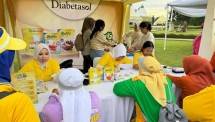 Cek gula darah dan kesehatan gratis di acara peringatan Hari Diabetes Sedunia, kolaborasi Diabetasol, Persadia Jabodetabek dan RS UKRIDA.