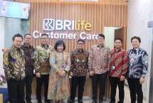 Acara pembukaan Kantor Layanan BRI Life BSD di hadiri oleh (kika) Direktur Pemasaran BRI Life Sutadi, Komisaris Utama BRI Life Muhammad Syafri Rozi, Direktur Utama BRI Life Aris Hartanto, RCEO Bank BRI Region 8 Muhammad Suratin, RCA Bank BRI Region 8 jakarta 3 Agus Firmanysa dan Direktur Operasional BRI Life Andrew Bain 